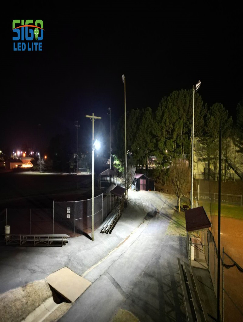 Proyecto de luces solares para iluminación de canchas de fútbol
